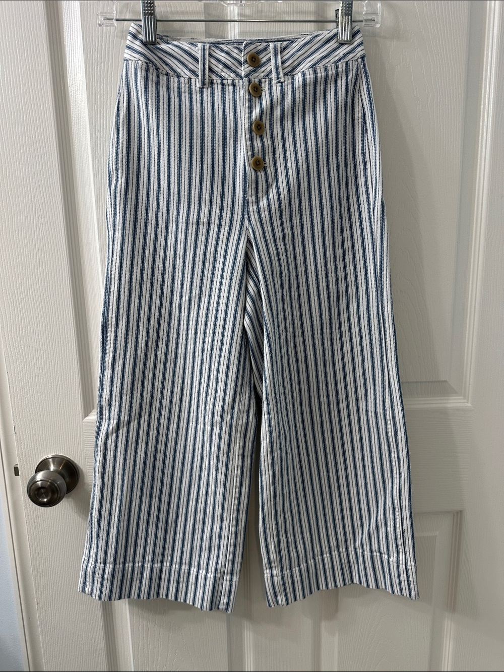 Madewell Blue & White Striped Denim button front cropped wide leg pants. Size 23